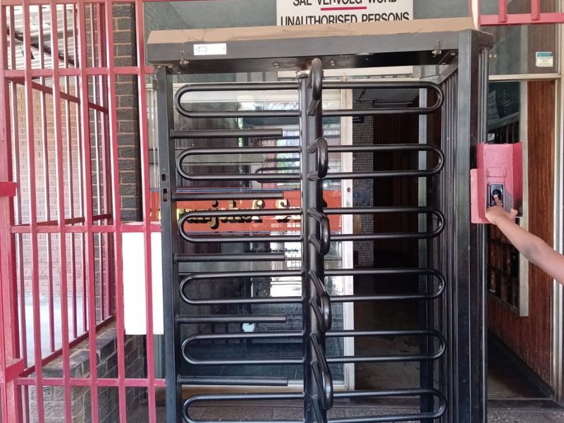 Three bedroom flat/apartment for sale in Pretoria Central - Photo 8