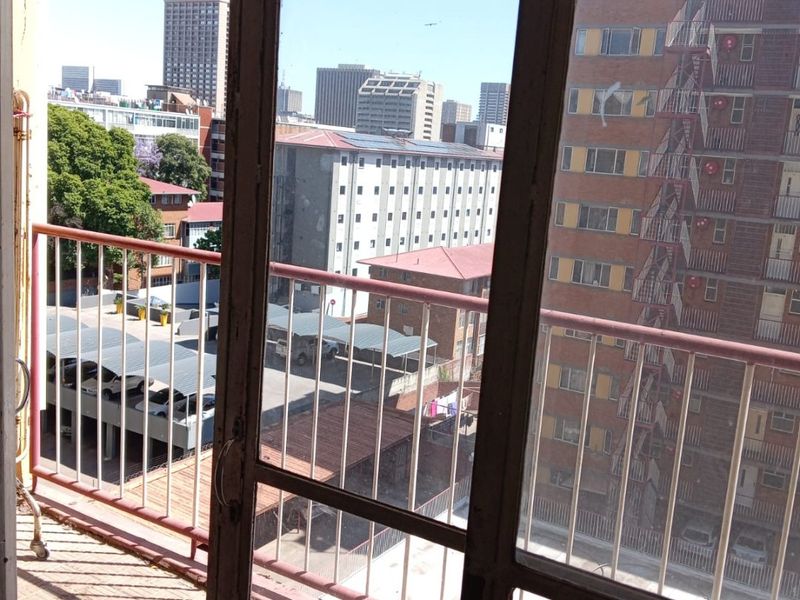 Three bedroom flat/apartment for sale in Pretoria Central - Photo 7