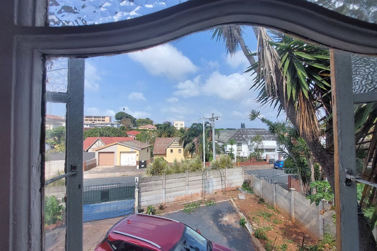 spacious home for sale in Umbilo - Photo 2