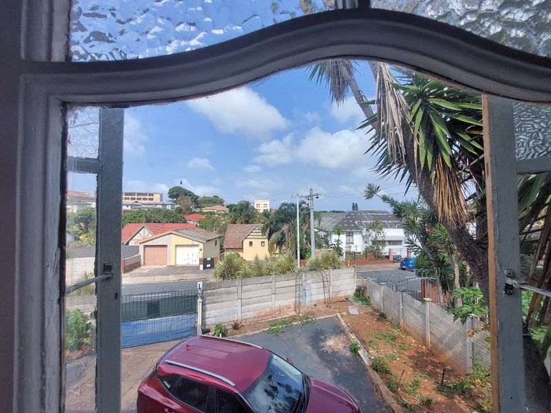 spacious home for sale in Umbilo - Photo 2