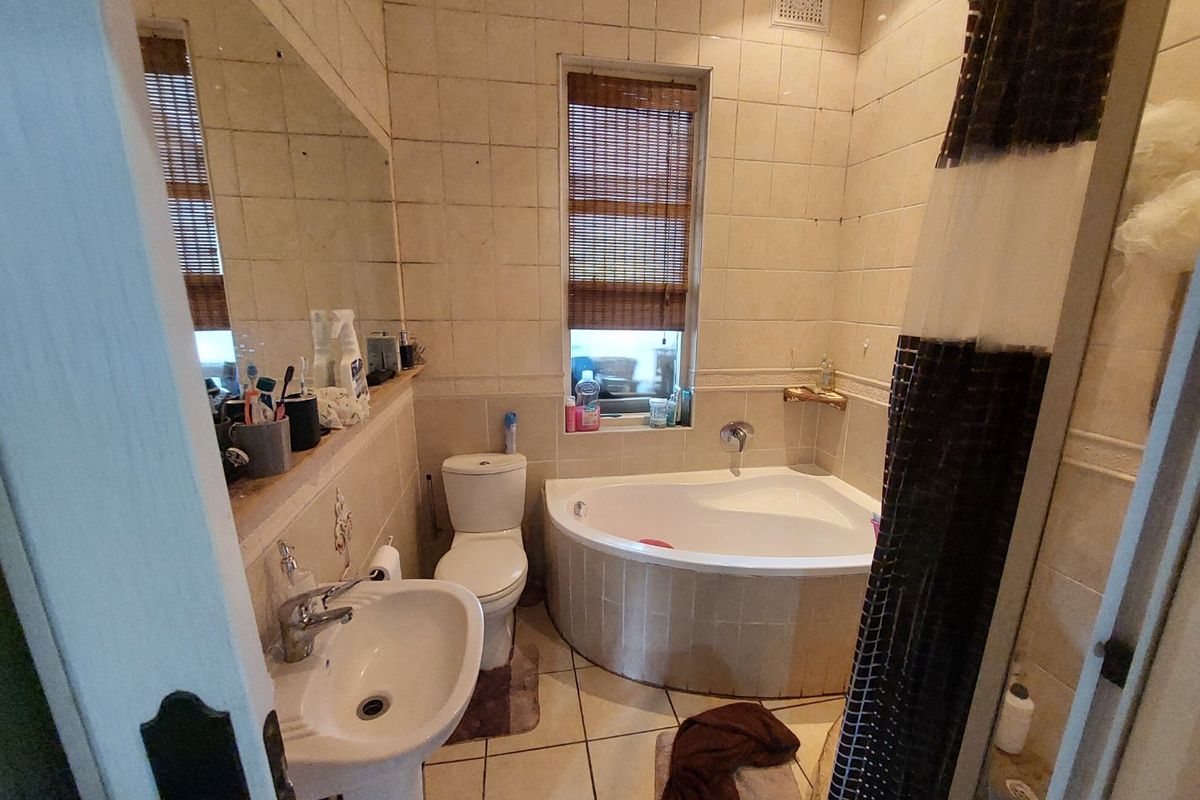 spacious home for sale in Umbilo - Photo 5