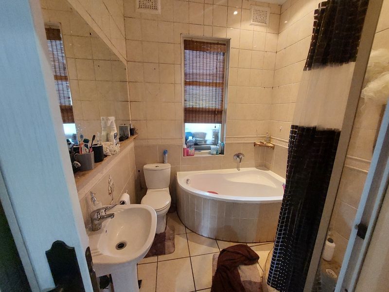 spacious home for sale in Umbilo - Photo 5