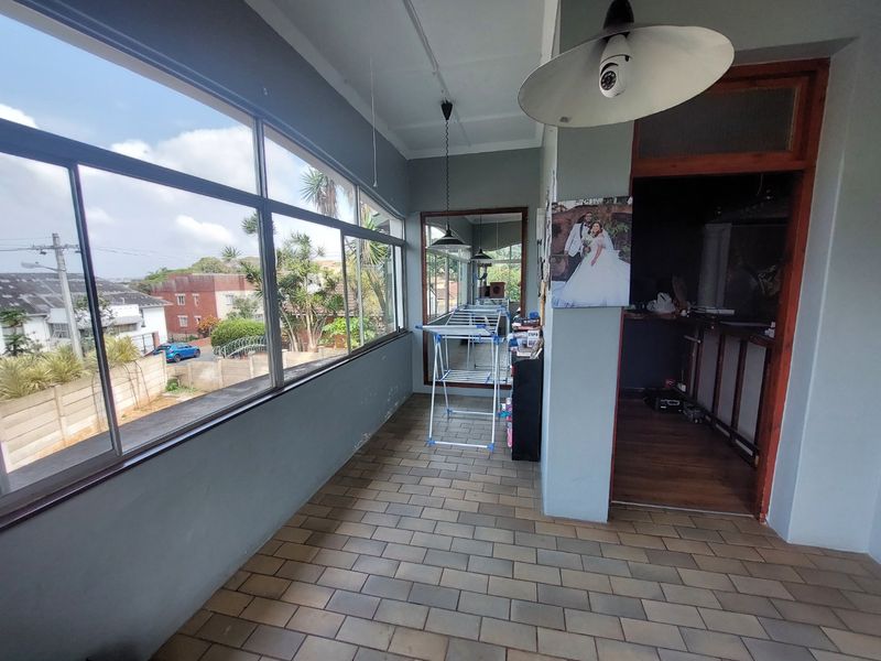 spacious home for sale in Umbilo - Photo 9