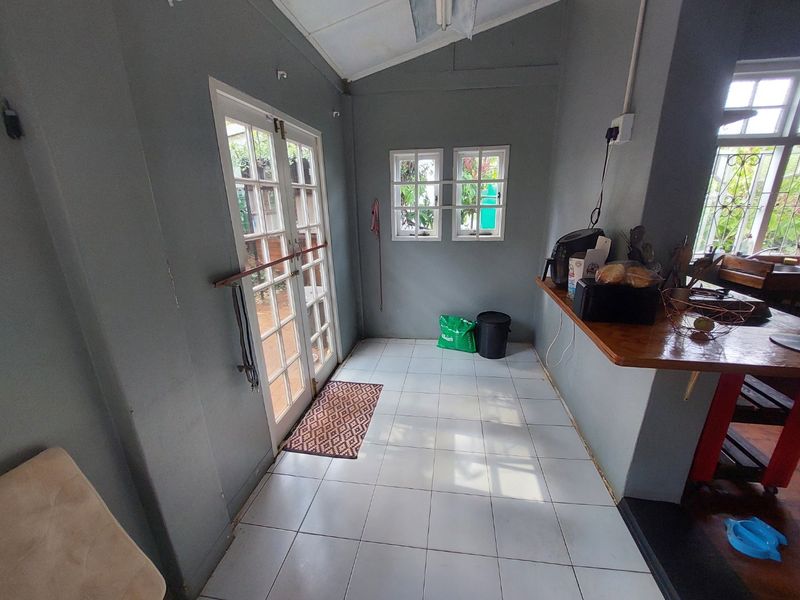 spacious home for sale in Umbilo - Photo 3