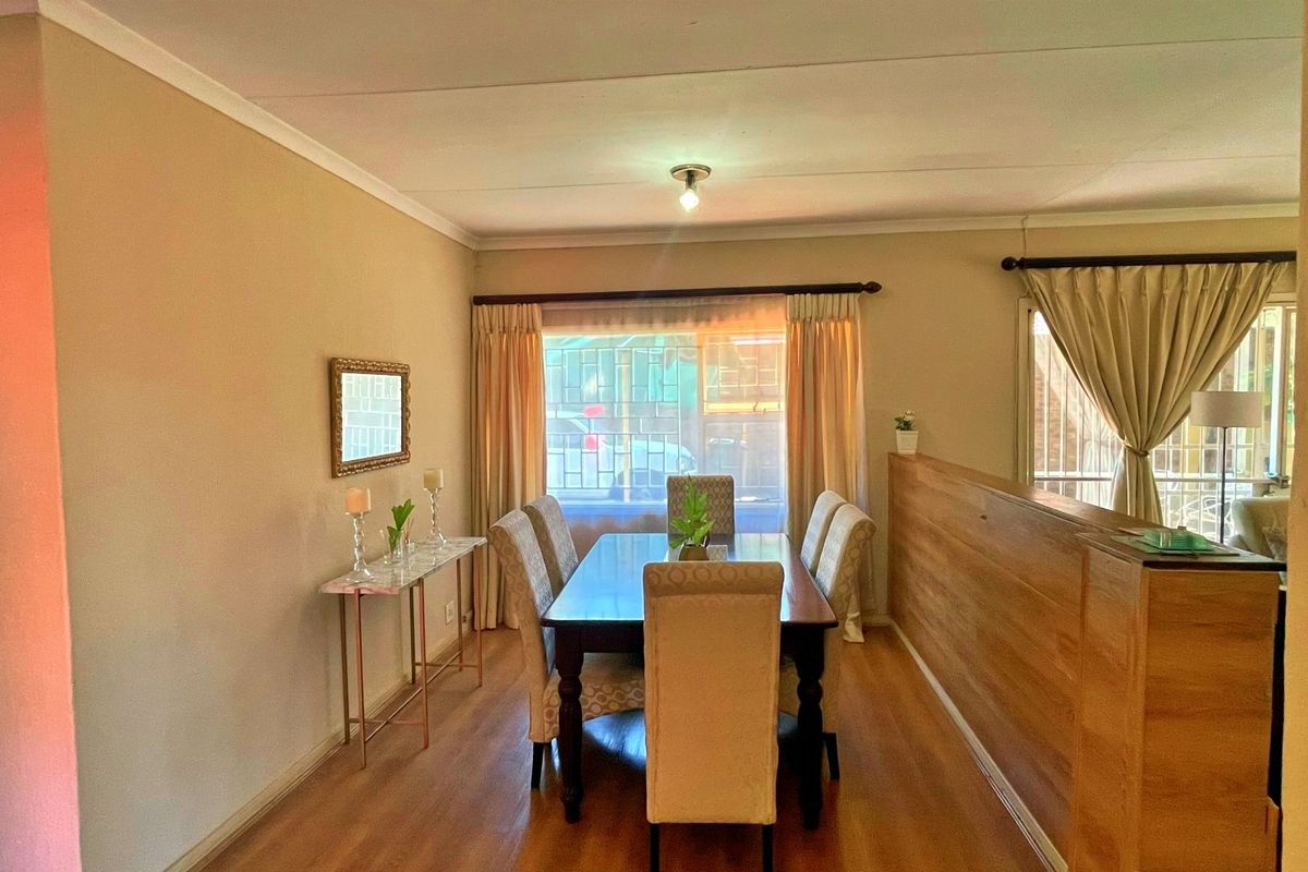 3 Bedroom 2 bathroom house for sale - Photo 3