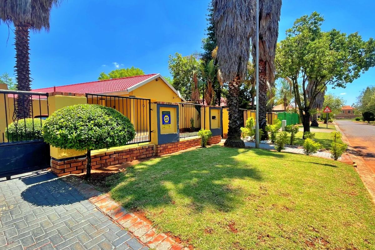 3 Bedroom 2 bathroom house for sale - Photo 2