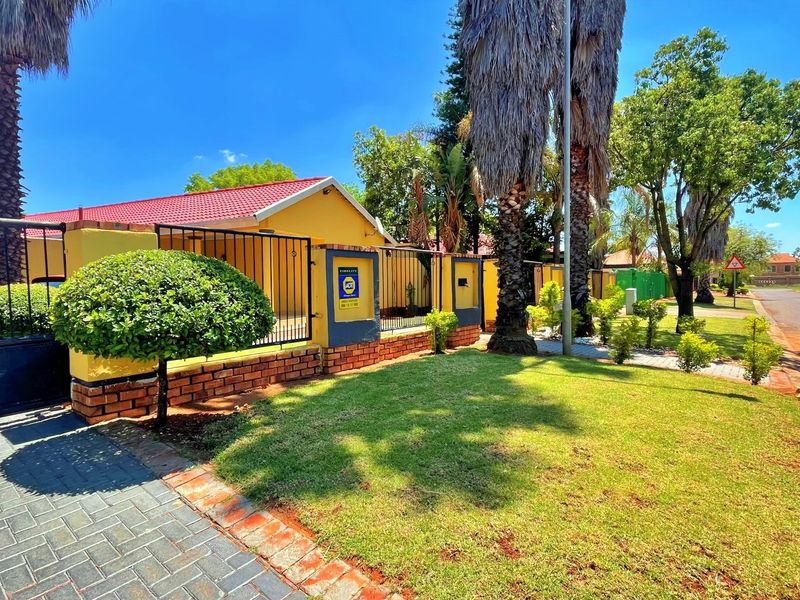 3 Bedroom 2 bathroom house for sale - Photo 2