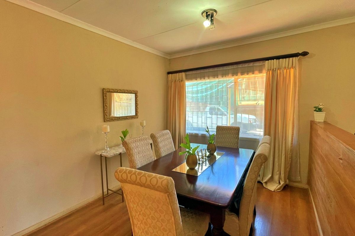 3 Bedroom 2 bathroom house for sale - Photo 4