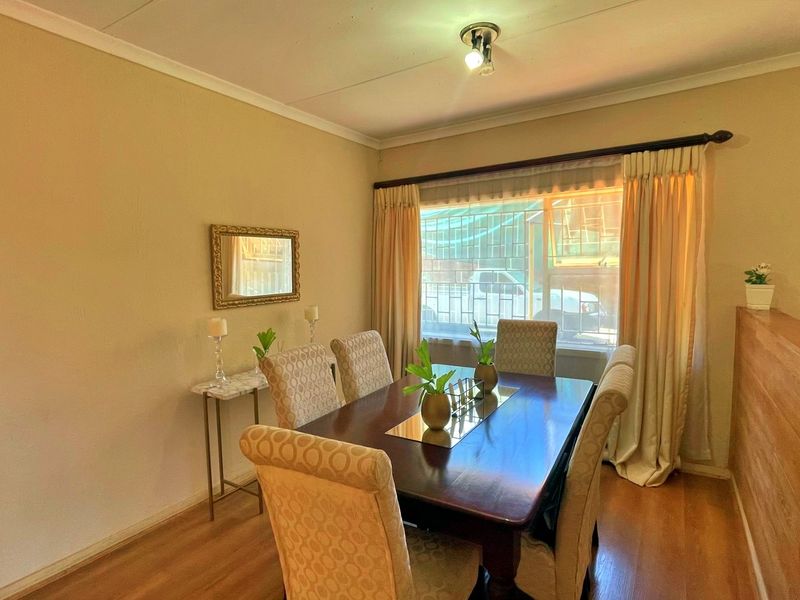 3 Bedroom 2 bathroom house for sale - Photo 4