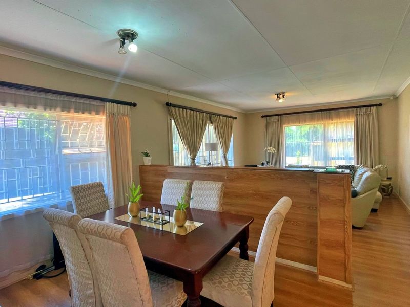 3 Bedroom 2 bathroom house for sale - Photo 9