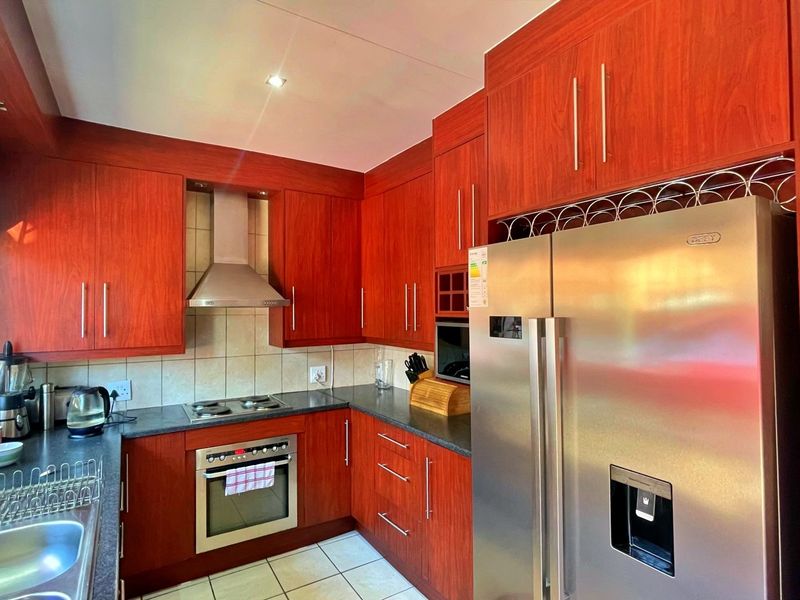 3 Bedroom 2 bathroom house for sale - Photo 7