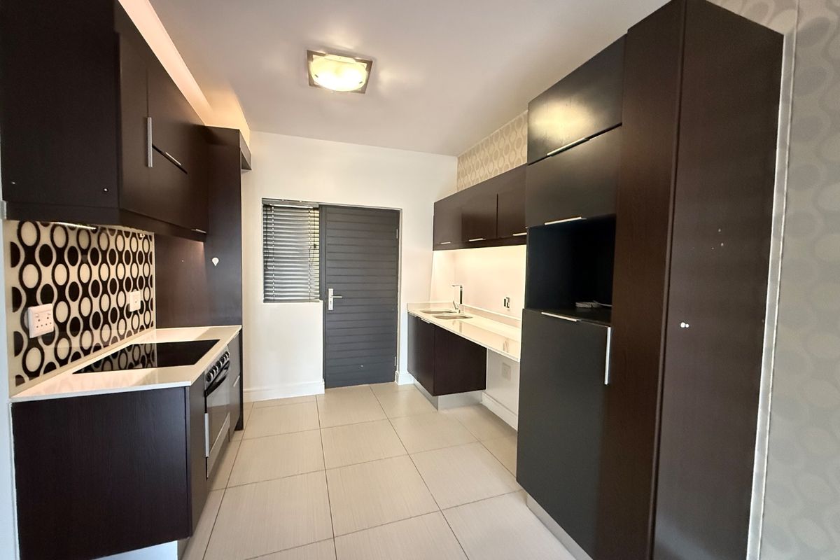 2 bedroom apartment in Rivonia. - Photo 2