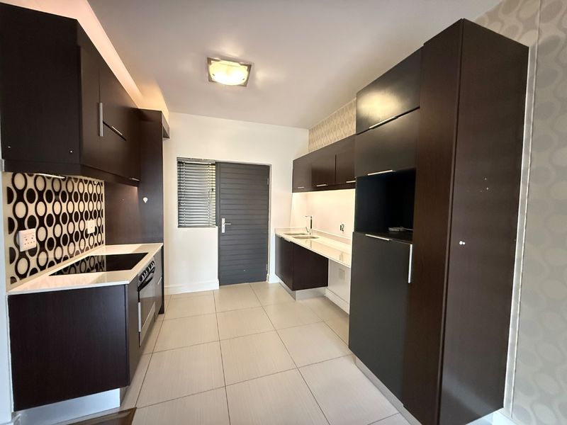 2 bedroom apartment in Rivonia. - Photo 2