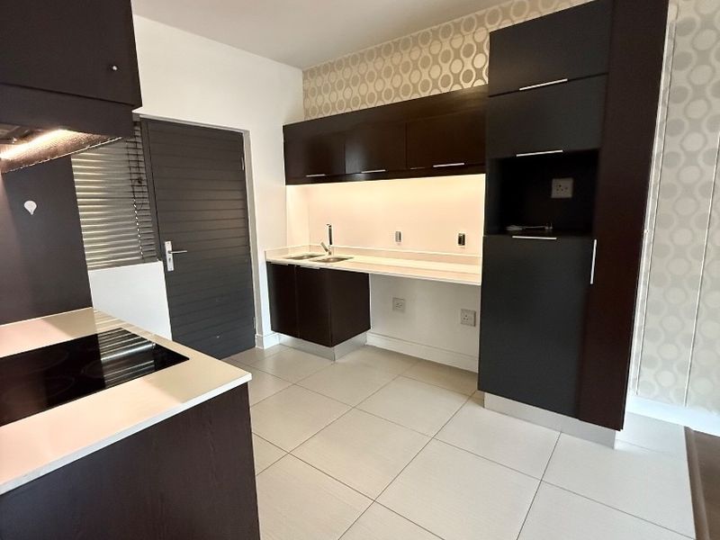 2 bedroom apartment in Rivonia. - Photo 5