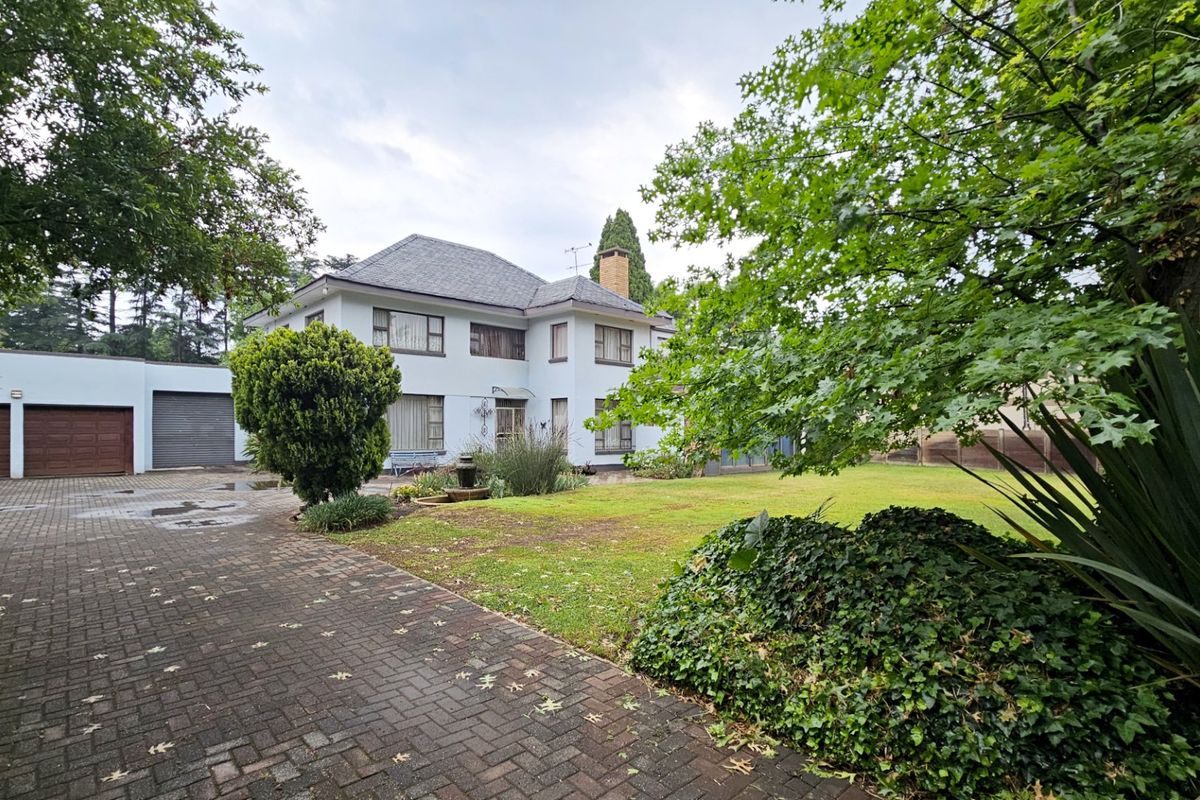 Outstanding five bedroom home - Photo 5