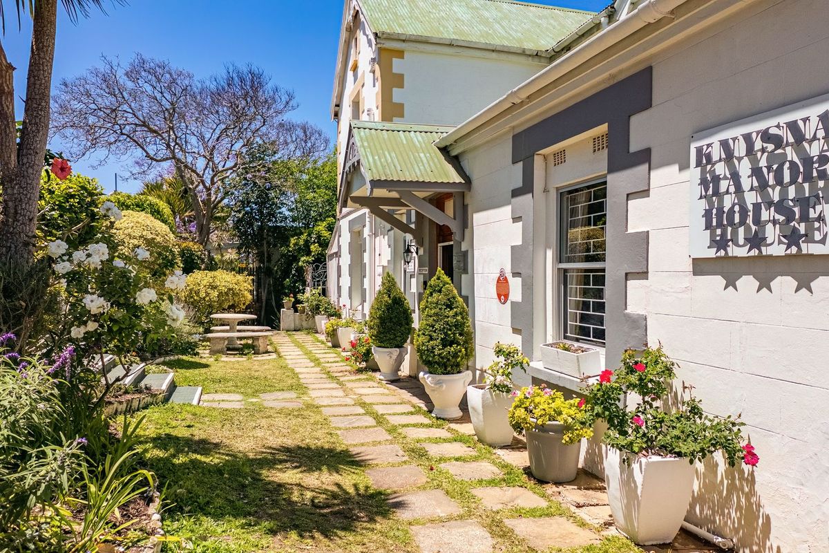 A Timeless Victorian Manor Overlooking the Lagoon  - Photo 4