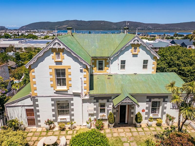 A Timeless Victorian Manor Overlooking the Lagoon  - Photo 1