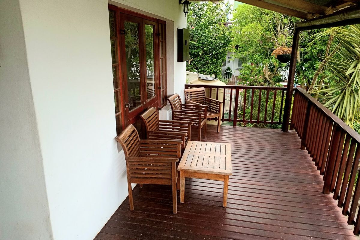 Versatile Knysna Central Home with Lagoon Views and One Bedroom Flatlet - Photo 3