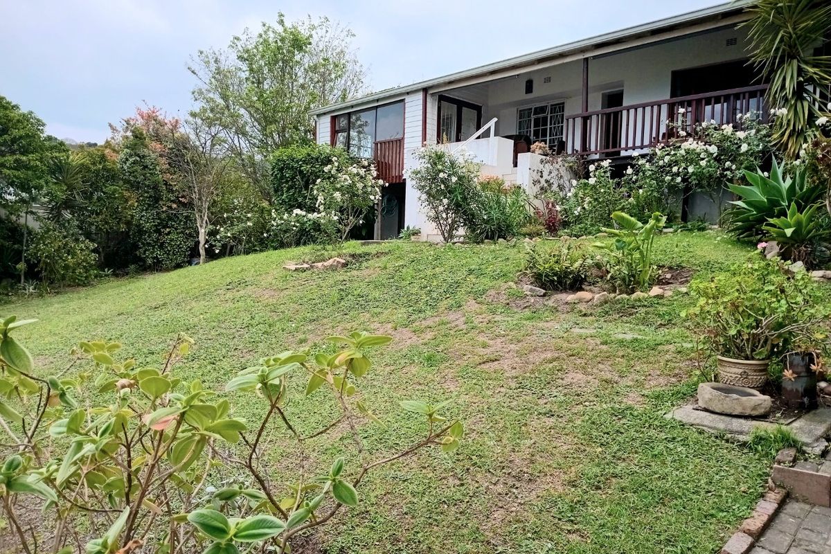 Versatile Knysna Central Home with Lagoon Views and One Bedroom Flatlet - Photo 4