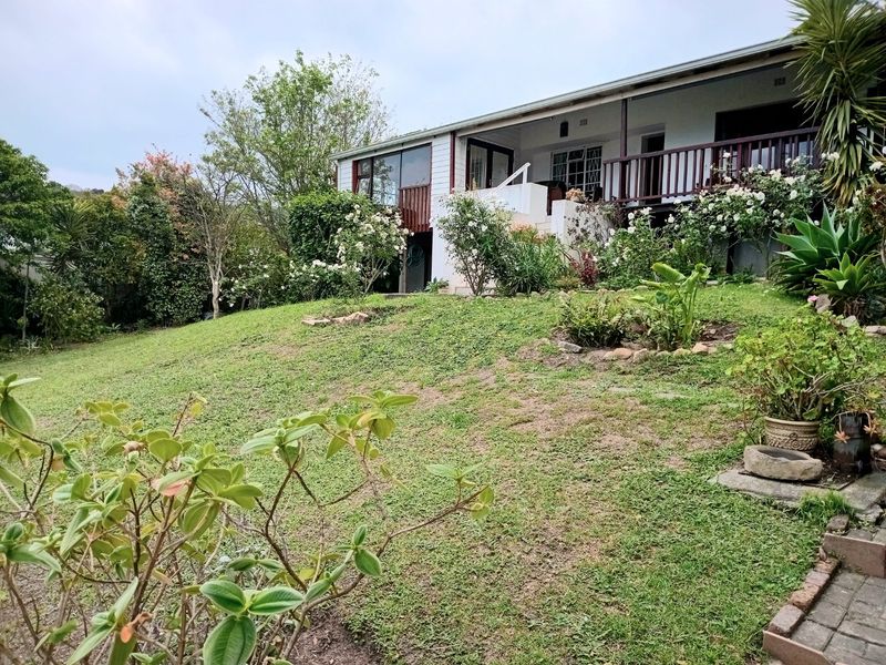 Versatile Knysna Central Investment Opportunity with Lagoon Views and Income Generating Flatlet - Photo 1