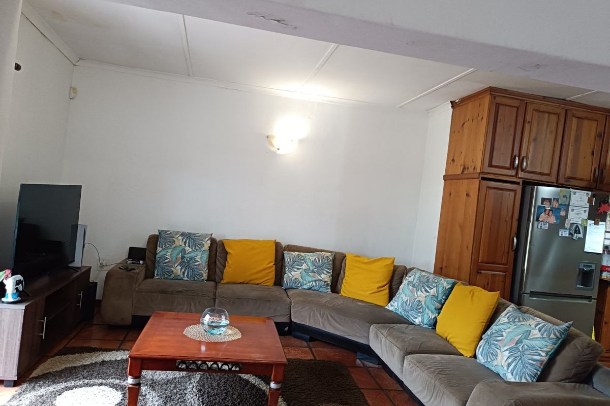 Neat and spacious family home for sale in Pelham !  - Photo 5