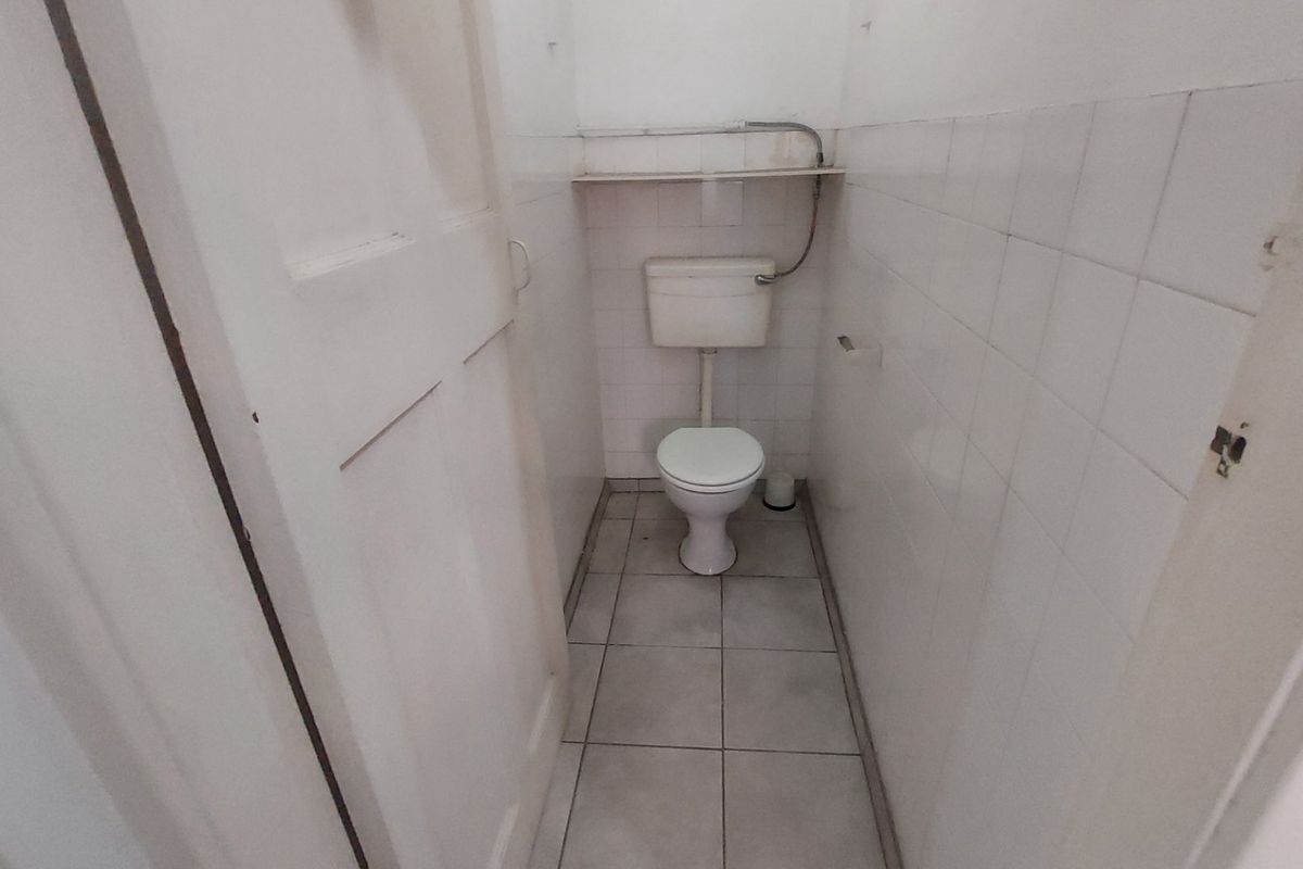 Spacious apartment for rent in Overport - Photo 4