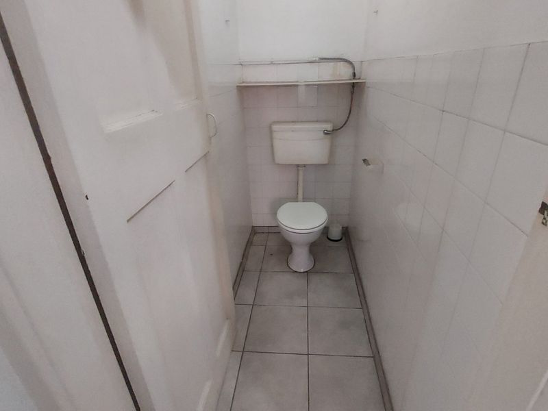 Spacious apartment for rent in Overport - Photo 4