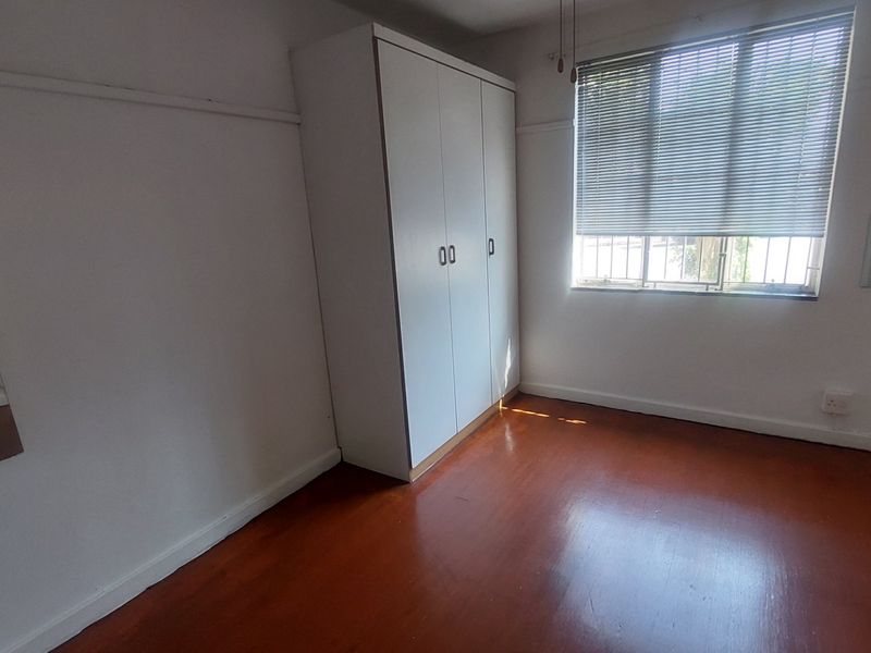 Spacious apartment for rent in Overport - Photo 8