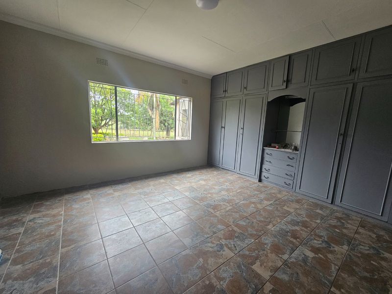 Farmstyle House, Newly Renovated, Close To Town - Photo 8