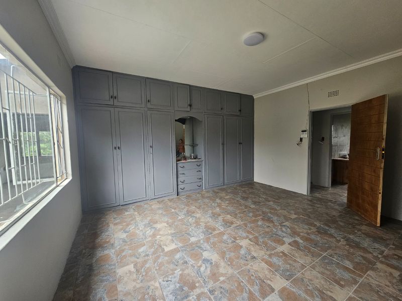 Farmstyle House, Newly Renovated, Close To Town - Photo 7