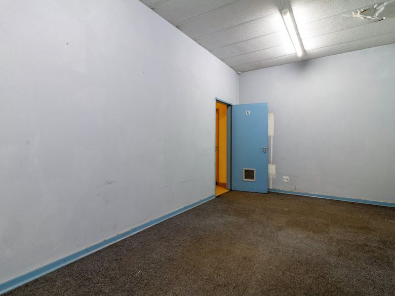 Low-Maintenance Investment Property with Central Cooling & Generator Backup! - Photo 2