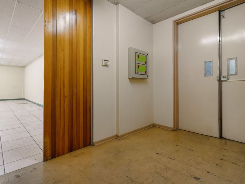 Low-Maintenance Investment Property with Central Cooling & Generator Backup! - Photo 4