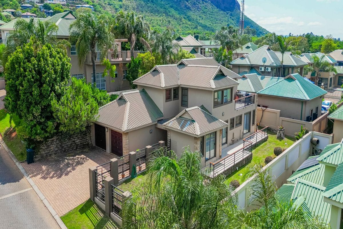 5 Bedroom Home in Caribbean Beach Club  - Photo 2