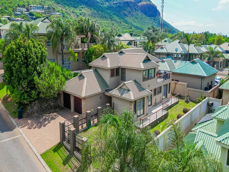 5 Bedroom Home in Caribbean Beach Club  - Photo 2