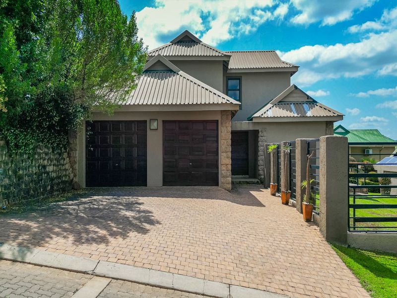 5 Bedroom Home in Caribbean Beach Club  - Photo 3