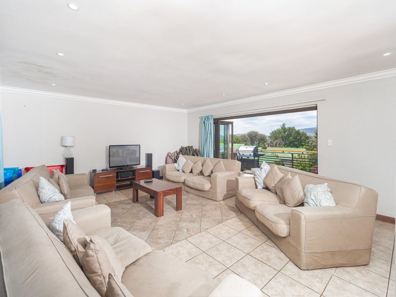 5 Bedroom Home in Caribbean Beach Club  - Photo 5