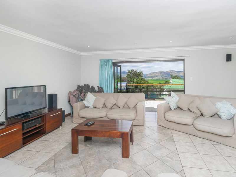 5 Bedroom Home in Caribbean Beach Club  - Photo 7