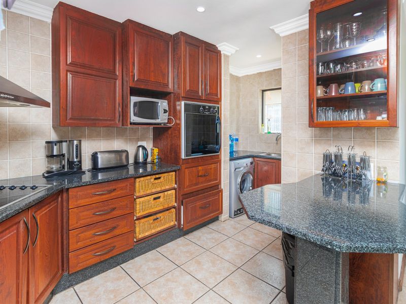 5 Bedroom Home in Caribbean Beach Club  - Photo 8