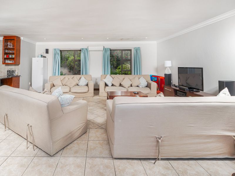 5 Bedroom Home in Caribbean Beach Club  - Photo 6