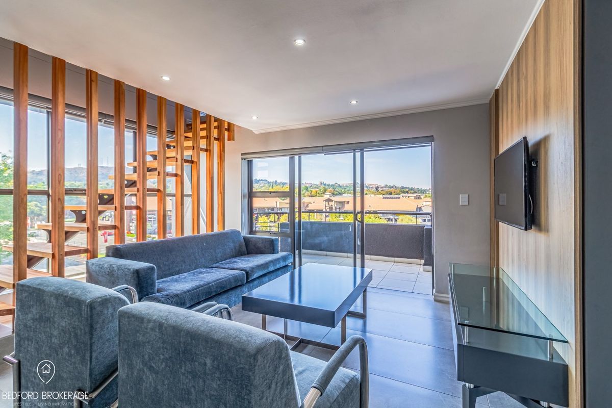 Stylish 3 Bedroom Apartment For Sale in Bedfordview - Photo 2