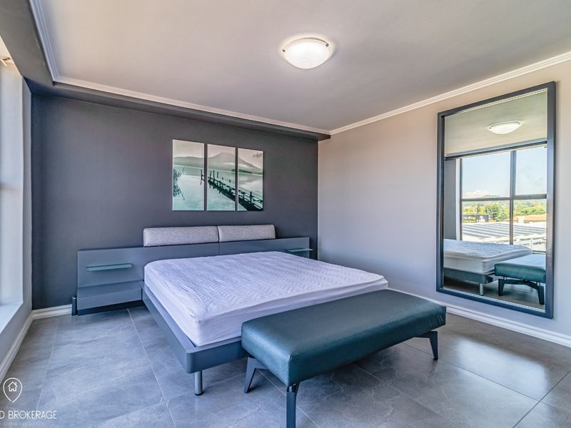 Stylish 3 Bedroom Apartment For Sale in Bedfordview - Photo 4