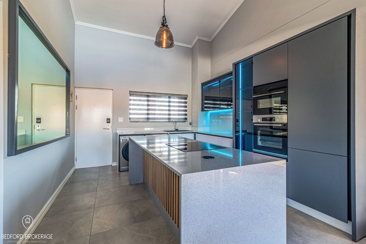 Stylish 3 Bedroom Apartment For Sale in Bedfordview - Photo 5