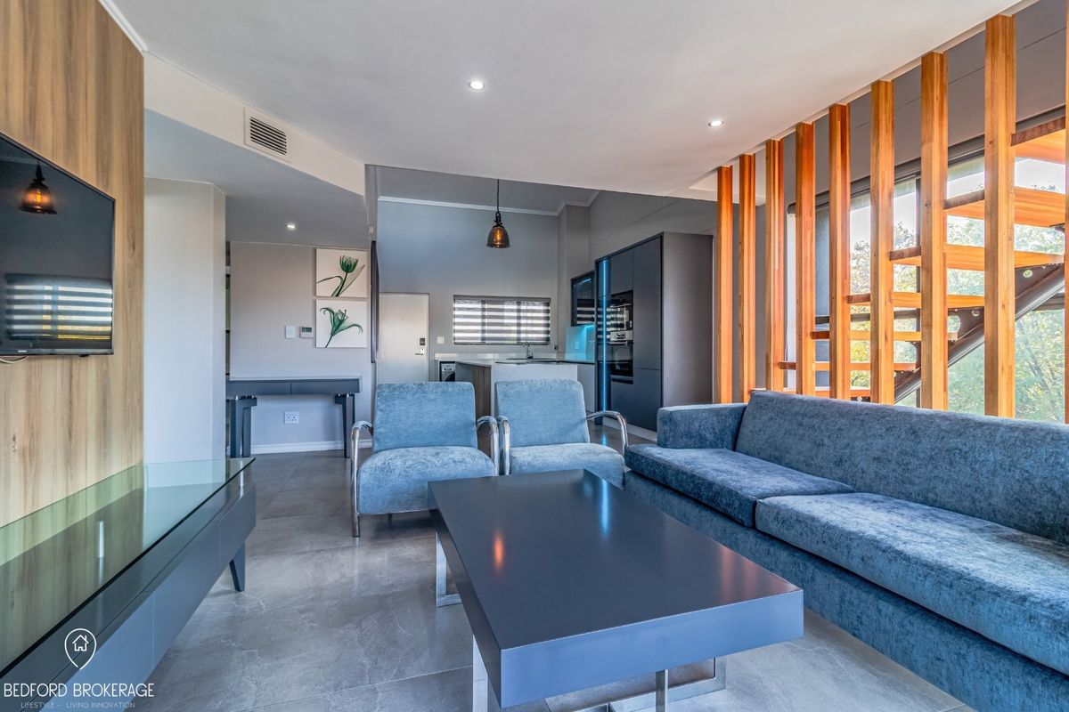 Stylish 3 Bedroom Apartment For Sale in Bedfordview - Photo 2