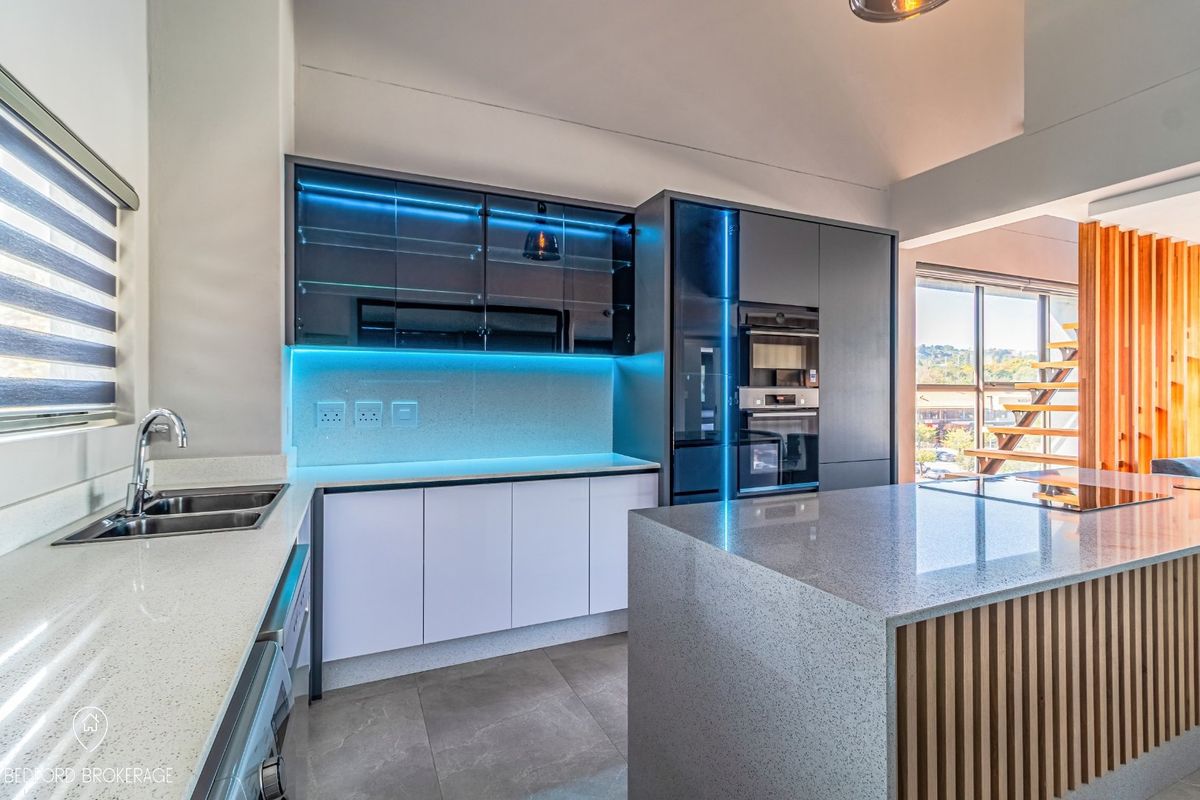 Stylish 3 Bedroom Apartment For Sale in Bedfordview - Photo 3