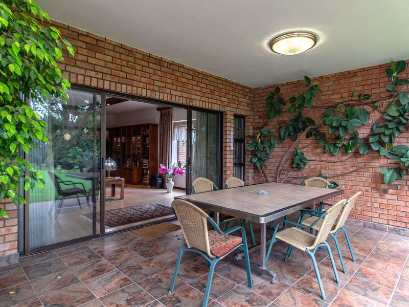 4 Bedroom Family Home in Secure Boomed Area in Bedfordview - Photo 9