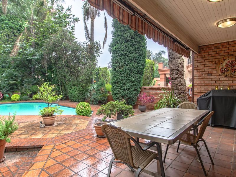 4 Bedroom Family Home in Secure Boomed Area in Bedfordview - Photo 10