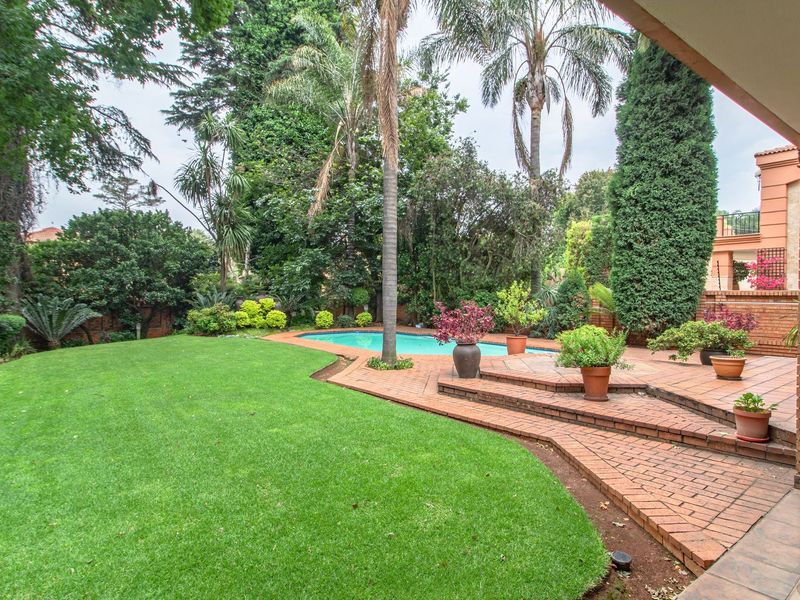 4 Bedroom Family Home in Secure Boomed Area in Bedfordview - Photo 8