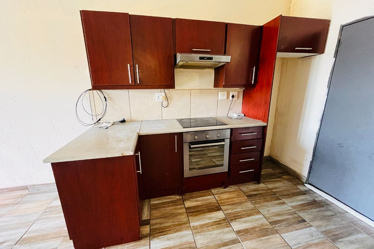 Modern two bedroom and 1 bath apartment/flat for sale in Buccleuch, secure now!! - Photo 2