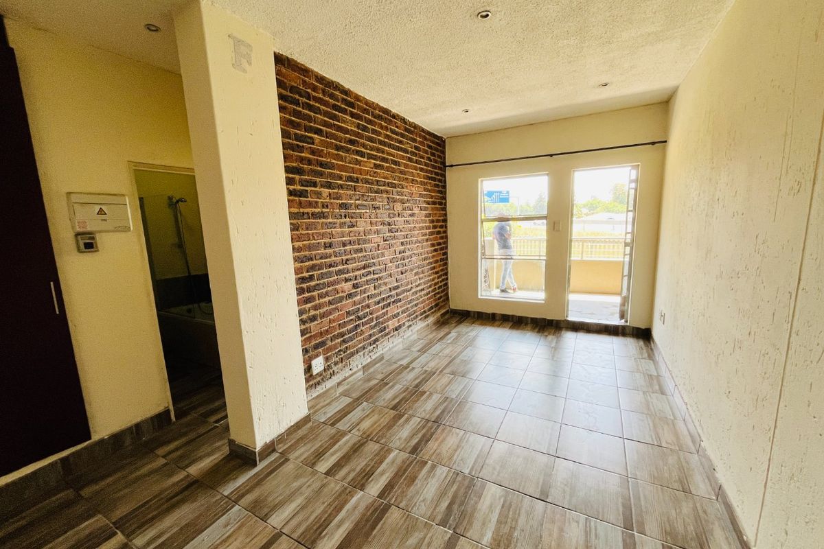 Modern two bedroom and 1 bath apartment/flat for sale in Buccleuch, secure now!! - Photo 4