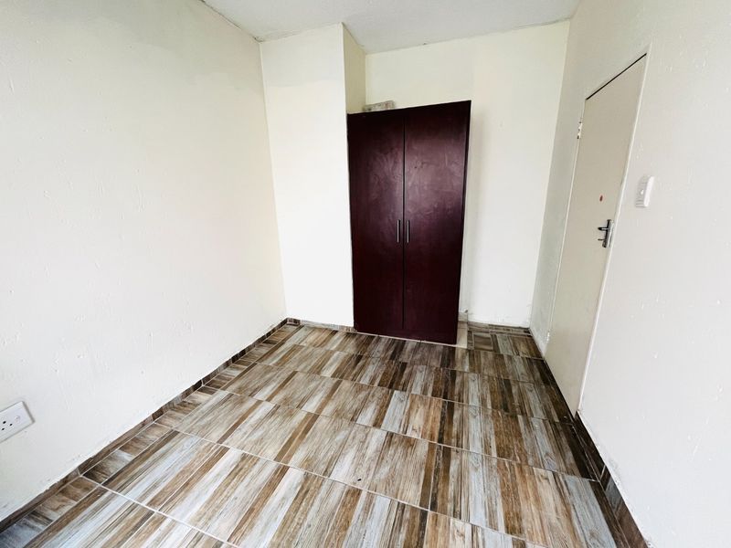 Modern two bedroom and 1 bath apartment/flat for sale in Buccleuch, secure now!! - Photo 10